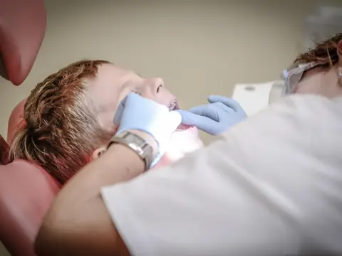 Dentist explaining treatment to a patient (stock photo)